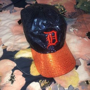 PINK detroit tigers hat